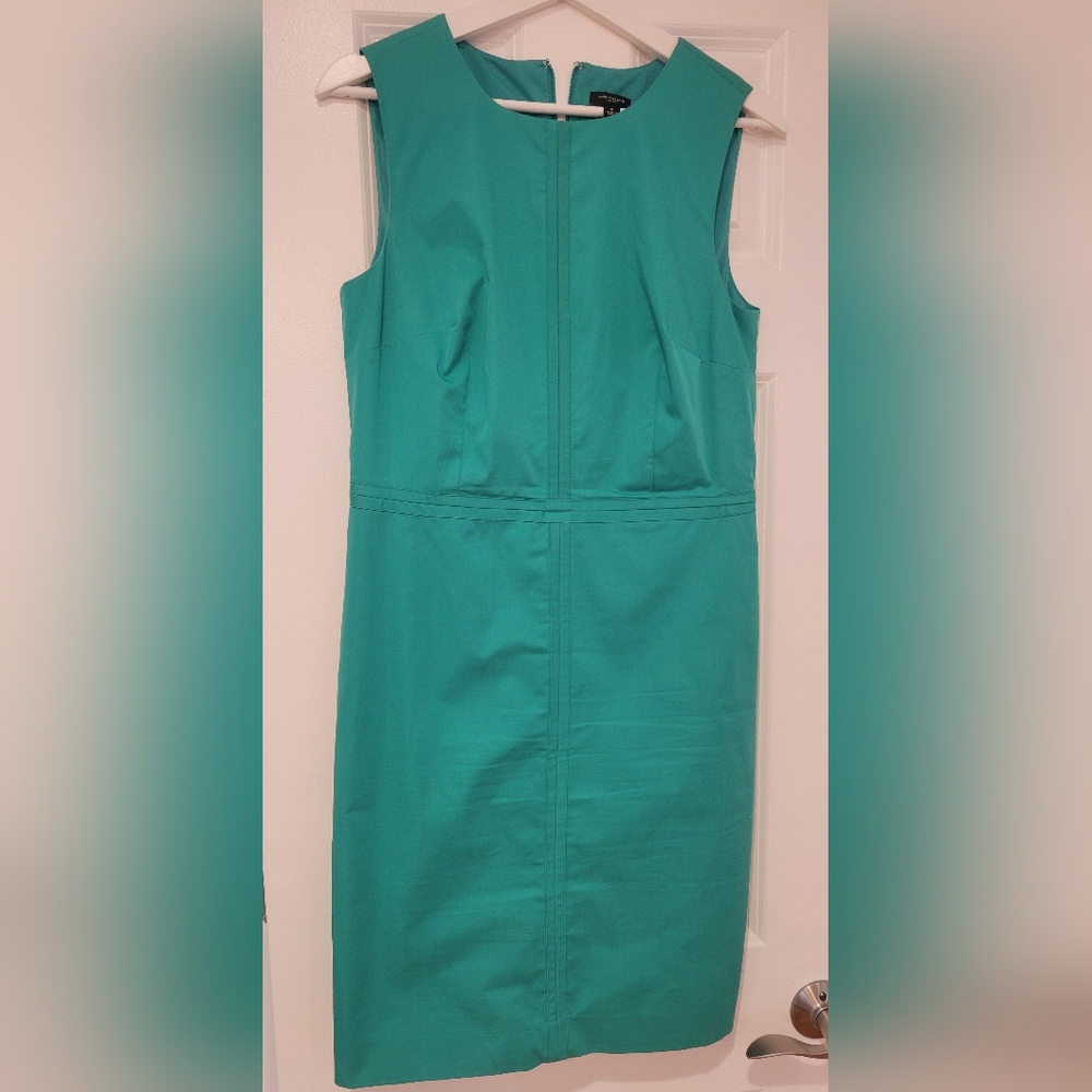 NWT Ann Taylor Green dress with 2 side zippers in size 8